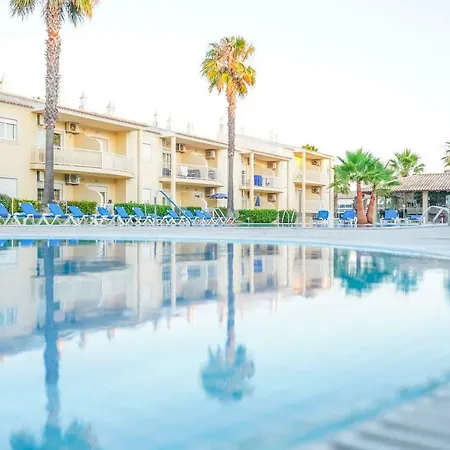 Pool & Beach In Gale Apartment Albufeira