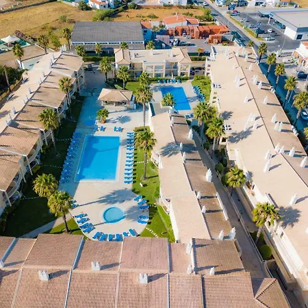 Pool & Beach In Gale Apartment