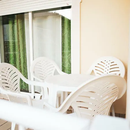 Pool & Beach In Gale Apartment
